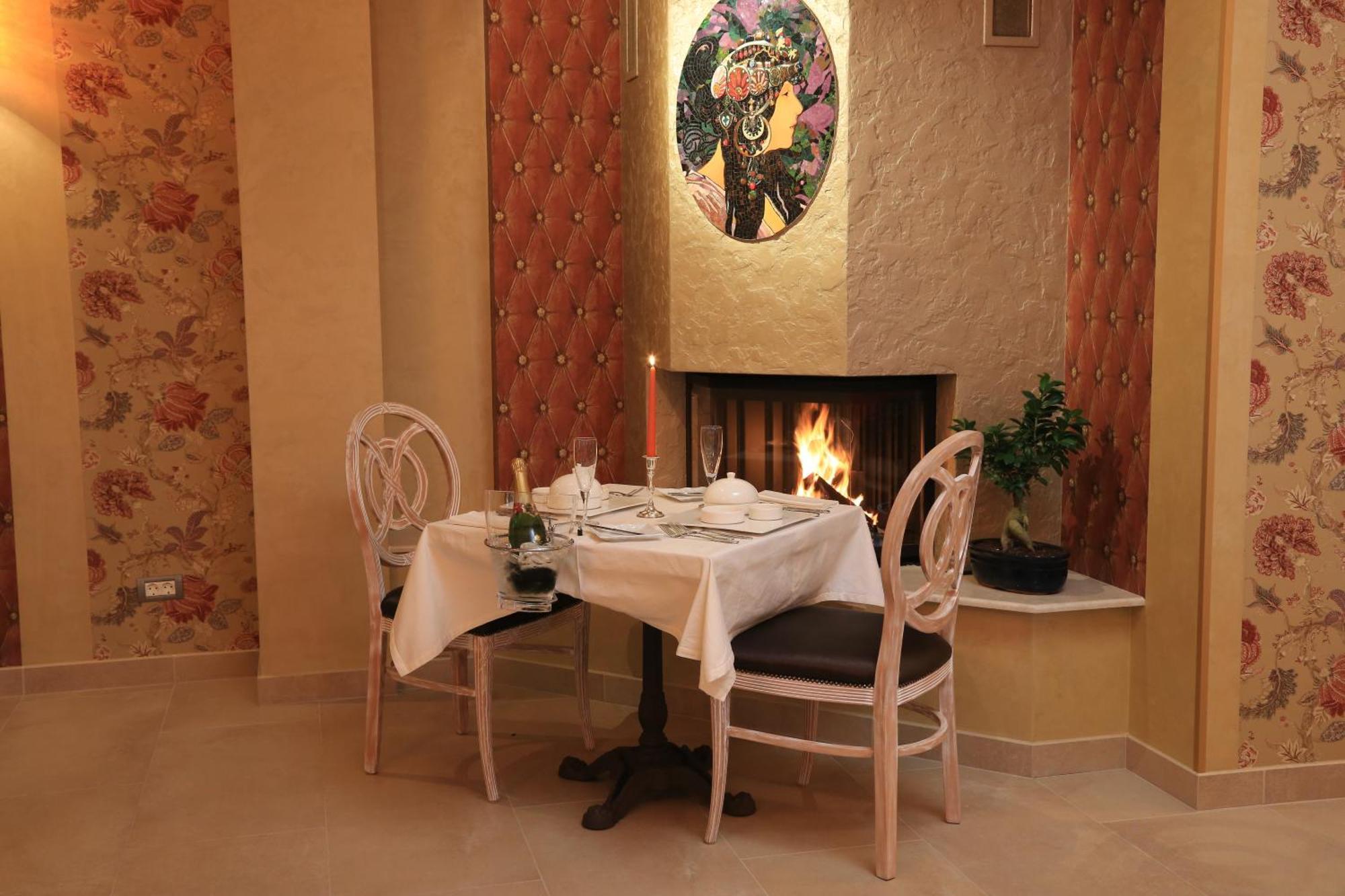 Simfonia Boutique Hotel Râmnicu Vâlcea Esterno foto