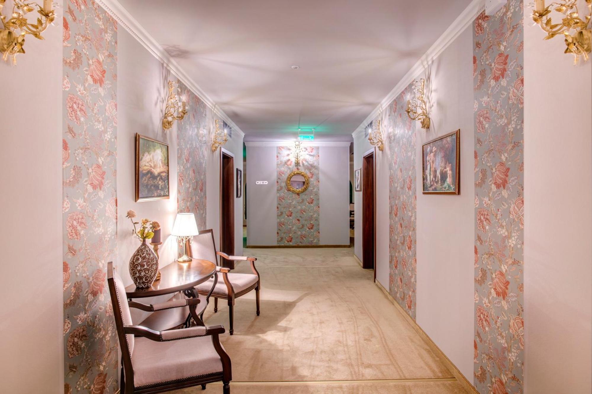 Simfonia Boutique Hotel Râmnicu Vâlcea Esterno foto