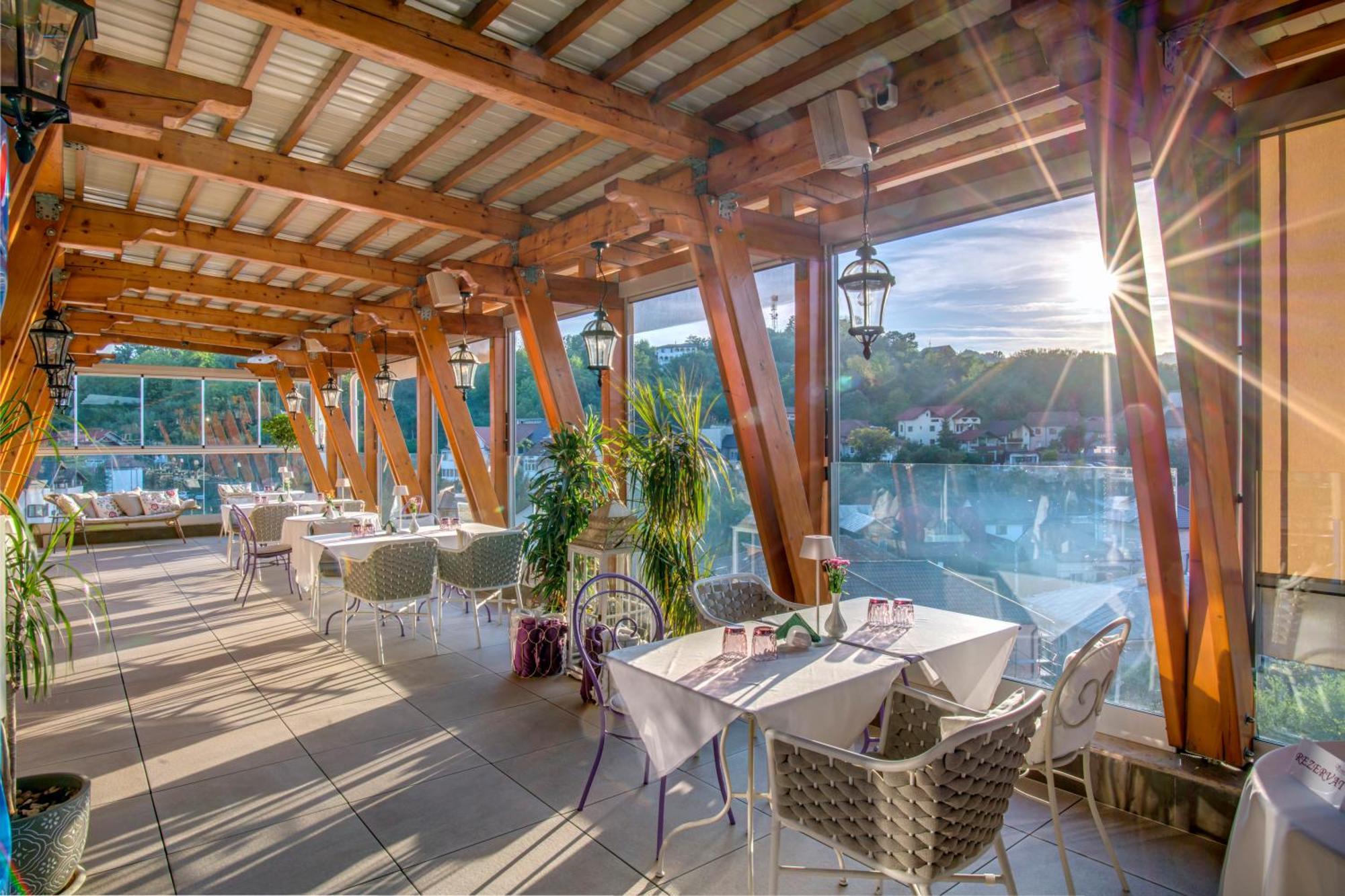 Simfonia Boutique Hotel Râmnicu Vâlcea Esterno foto