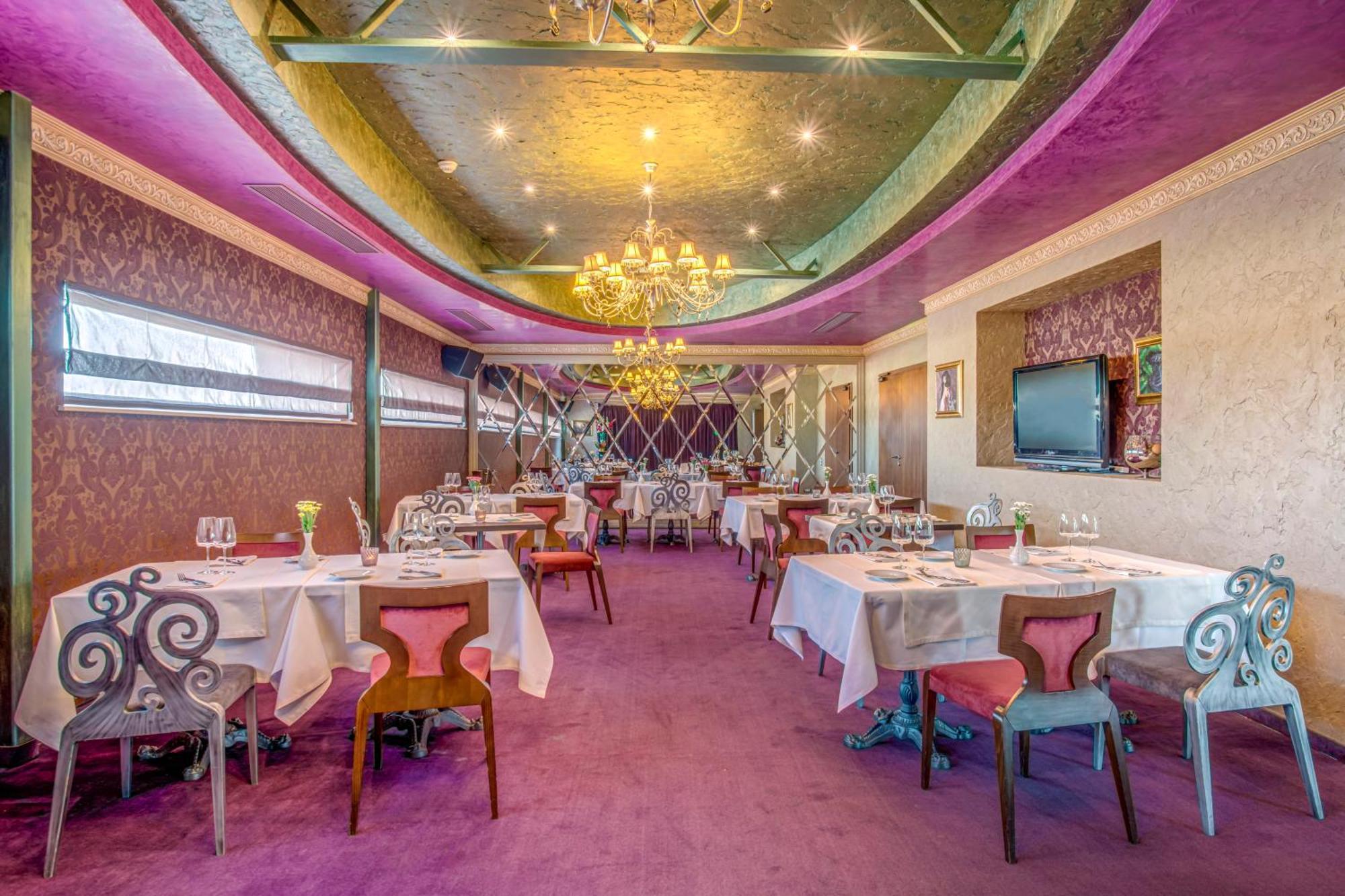 Simfonia Boutique Hotel Râmnicu Vâlcea Esterno foto