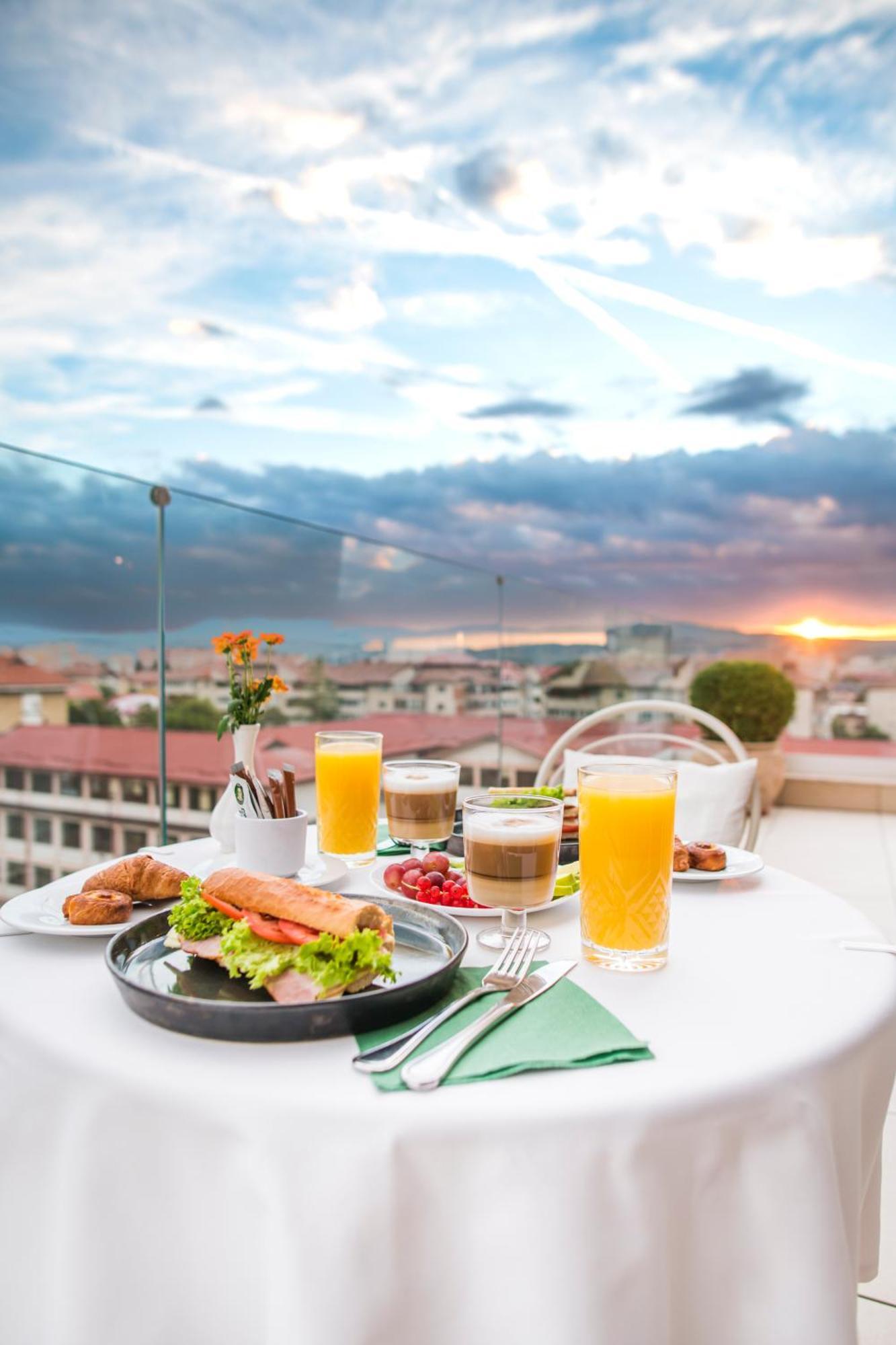 Simfonia Boutique Hotel Râmnicu Vâlcea Esterno foto