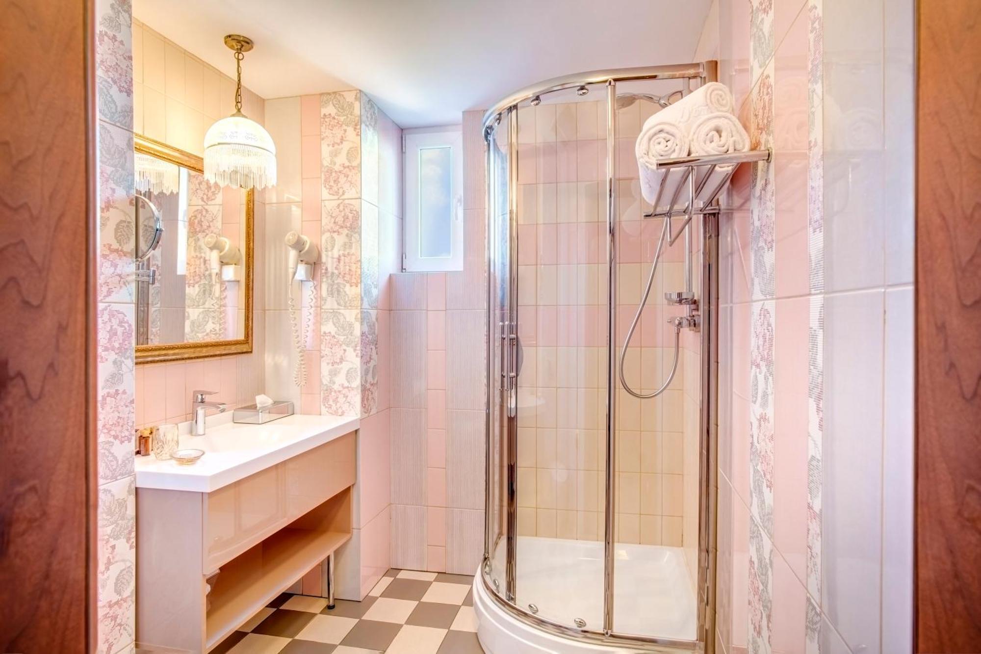 Simfonia Boutique Hotel Râmnicu Vâlcea Esterno foto