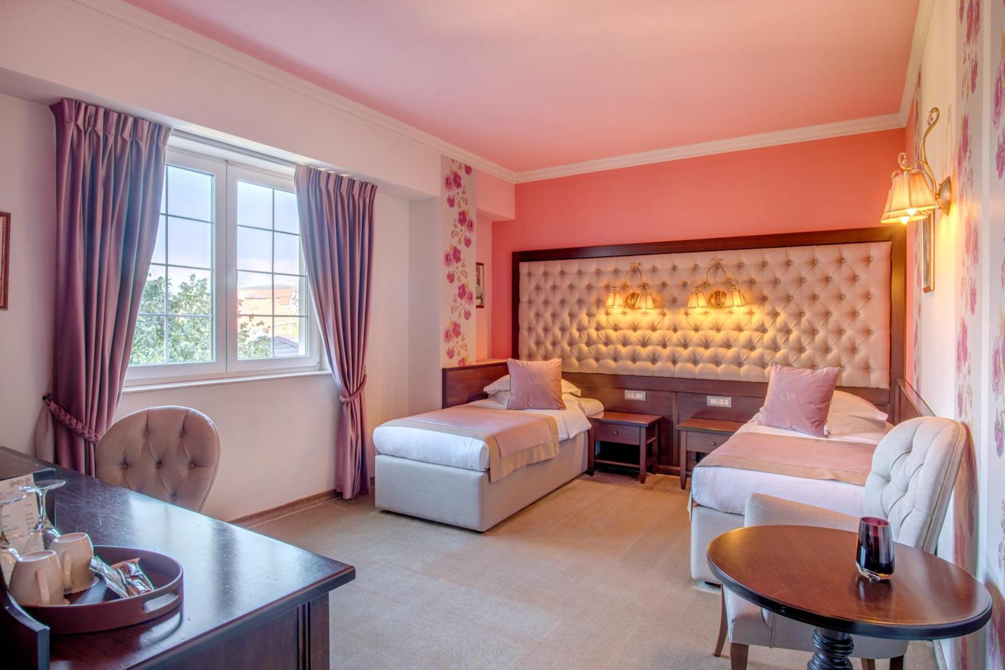 Simfonia Boutique Hotel Râmnicu Vâlcea Esterno foto