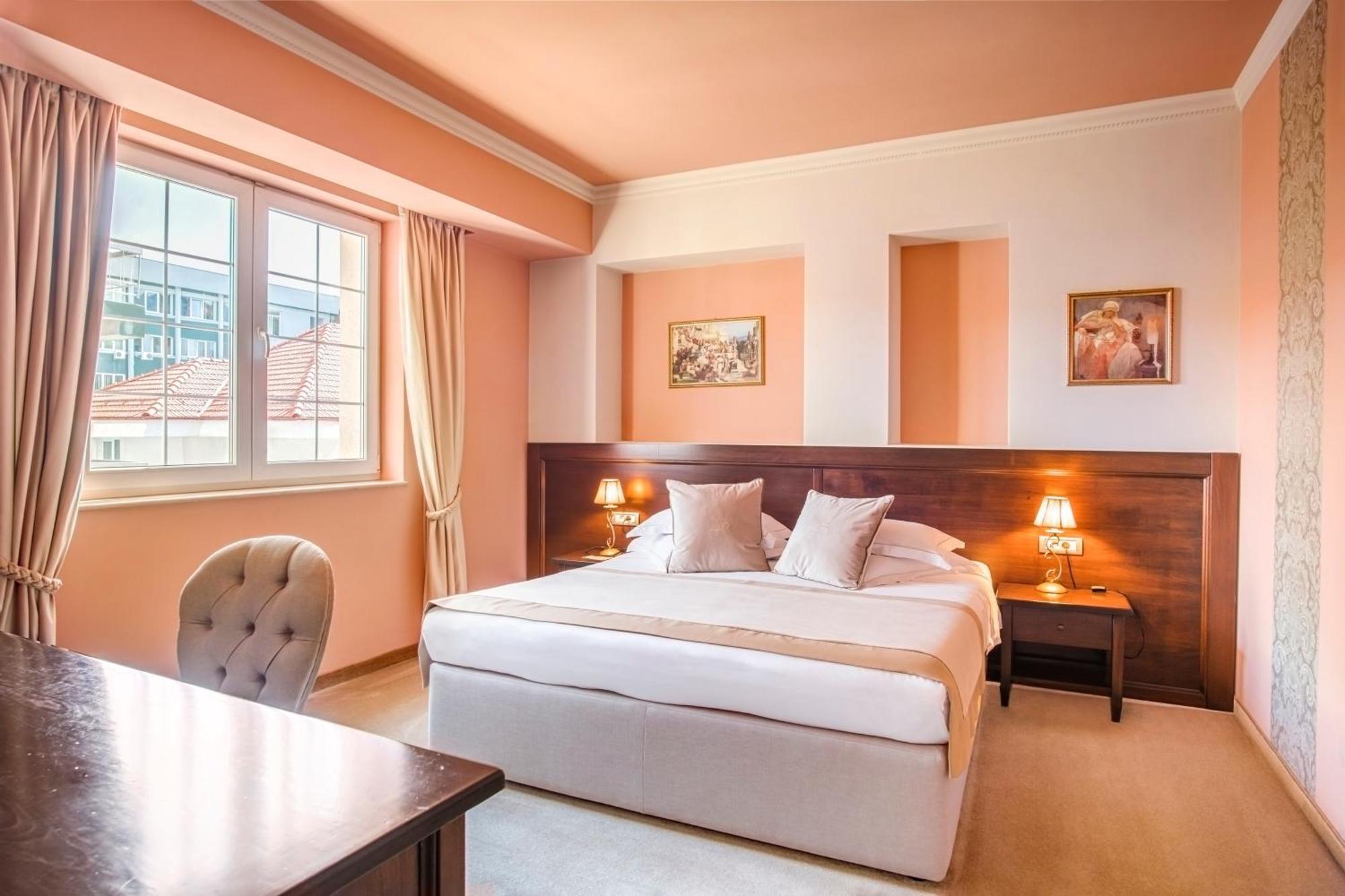 Simfonia Boutique Hotel Râmnicu Vâlcea Esterno foto