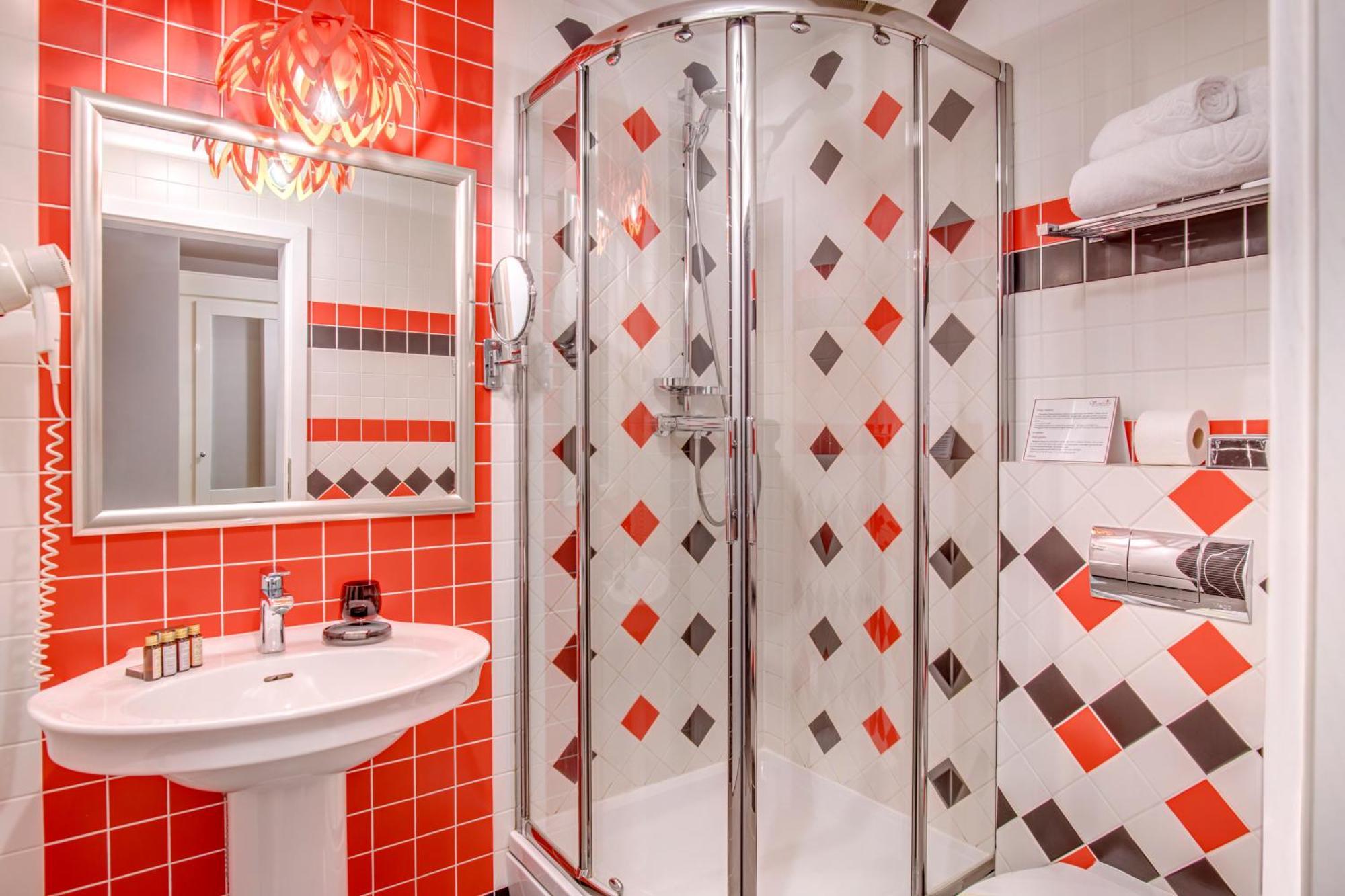 Simfonia Boutique Hotel Râmnicu Vâlcea Esterno foto