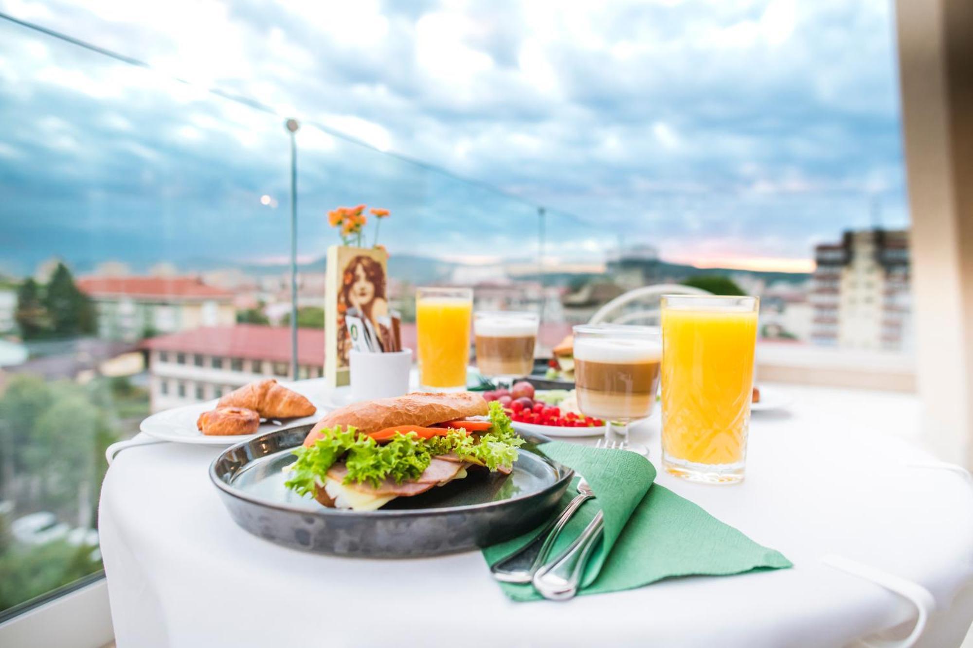 Simfonia Boutique Hotel Râmnicu Vâlcea Esterno foto