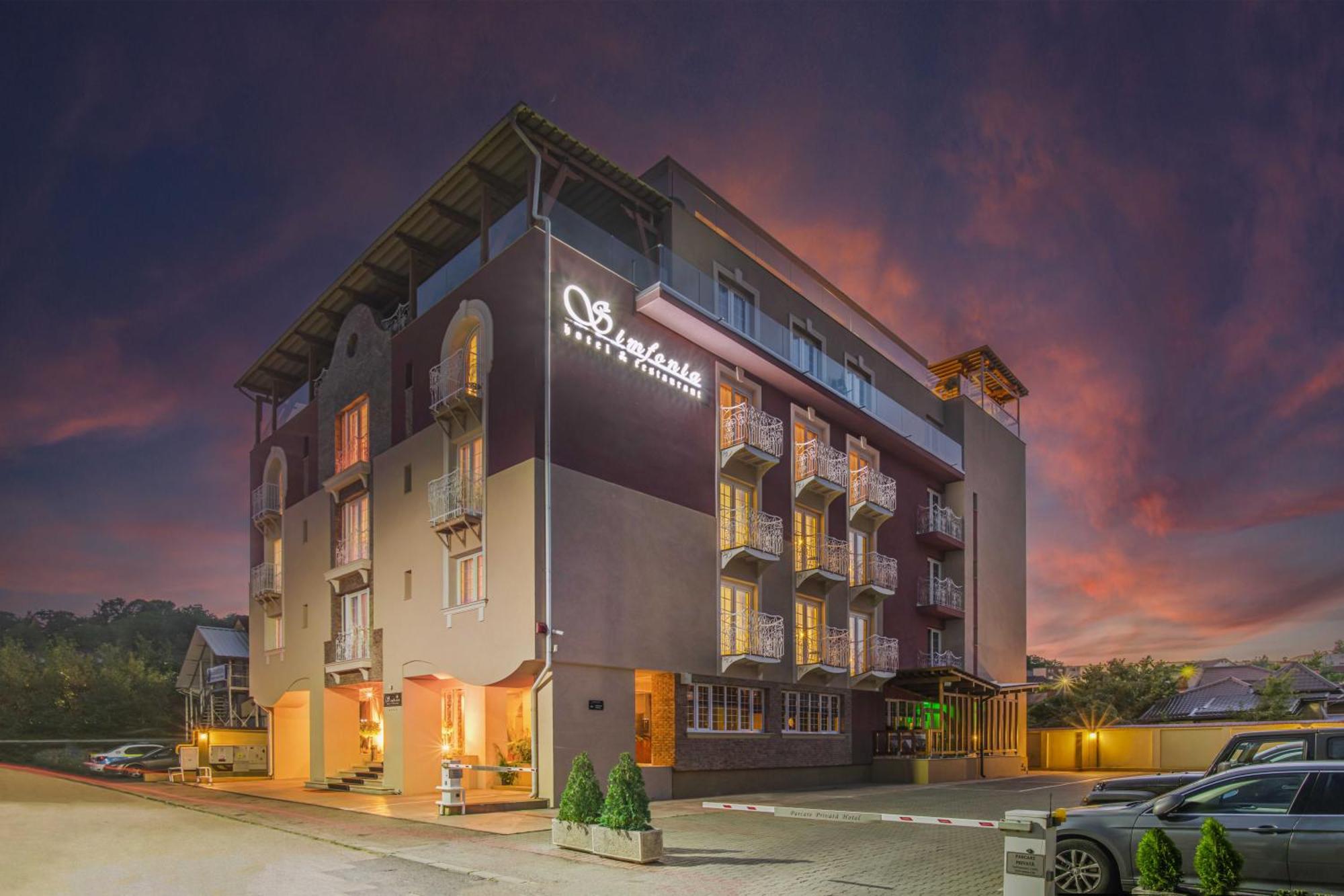 Simfonia Boutique Hotel Râmnicu Vâlcea Esterno foto