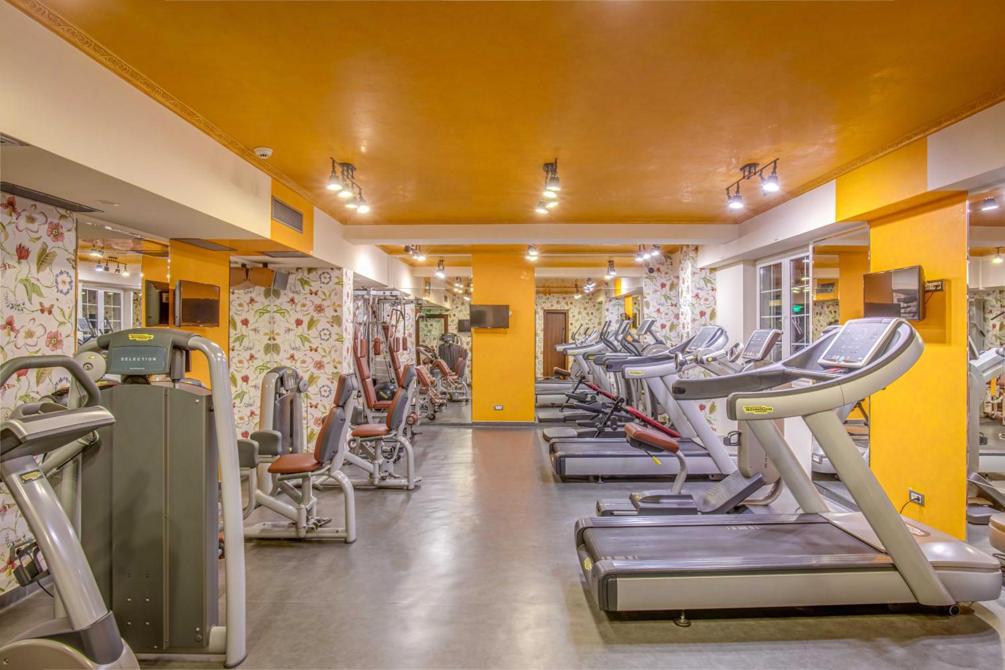 Simfonia Boutique Hotel Râmnicu Vâlcea Esterno foto